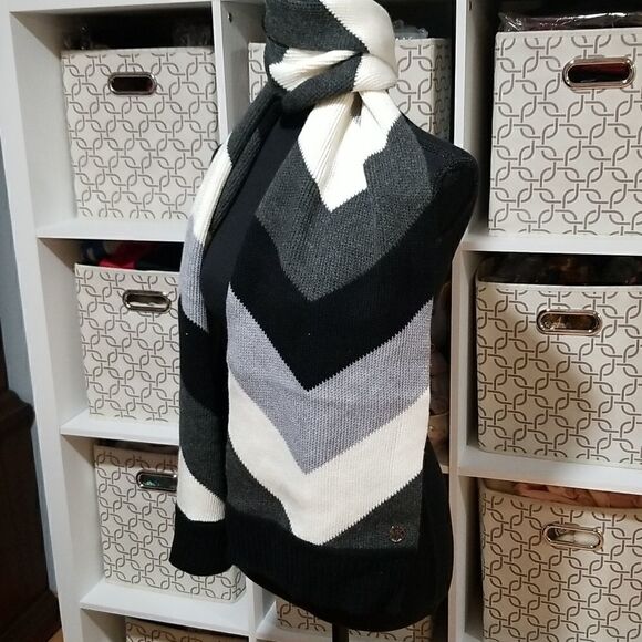 Michael Kors Women Scarf LOGO Knit Wool Blend Stripped Zigzag Gray White Black - Picture 7 of 9